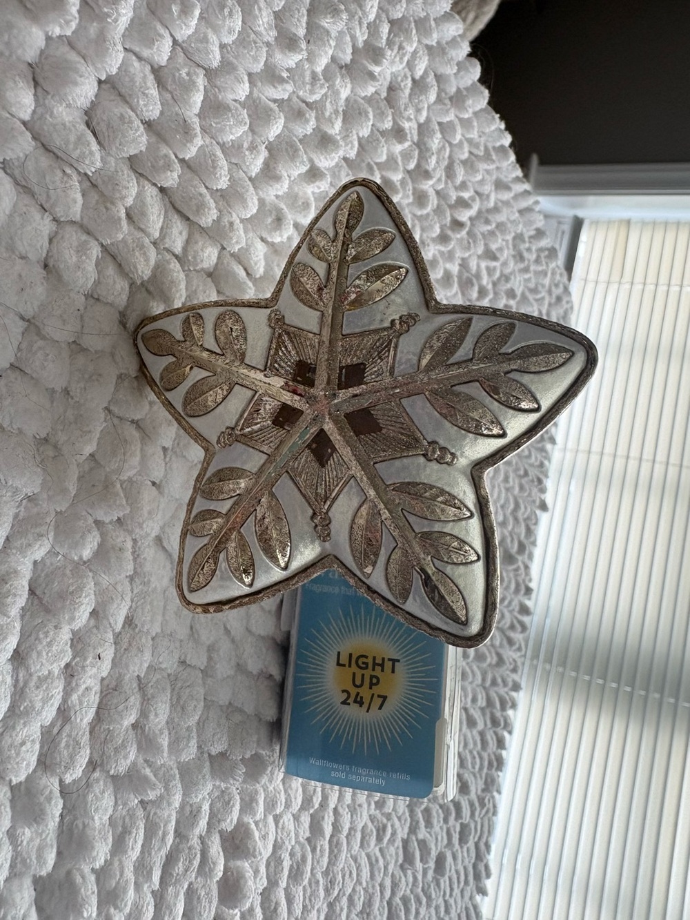NWT wallflower plug Metallic Silver and Gold